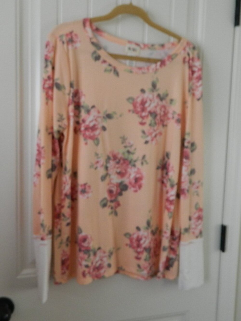 BIBI Peach Floral with fingerhole Sleeves XL